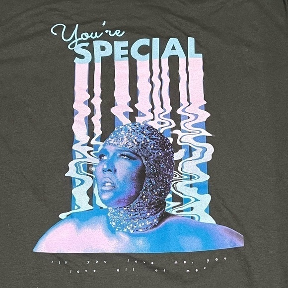 LIZZO You’re Special “if you love me, you love all of me” tee (Sz L) - Picture 3 of 8